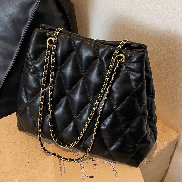Luxe Black Vegan Leather Quilted Gold Tone chain Large Shoulder Bag - Picture 1 of 7